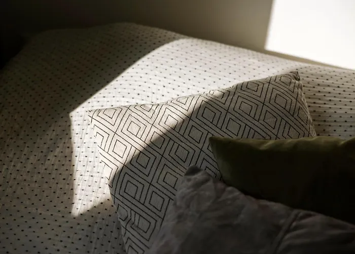 For Friends & Families شقة *